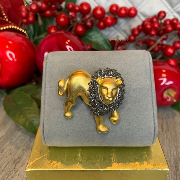 Judith Jack Jewelry - Judith Jack Vintage Lion Marcasite Brooch